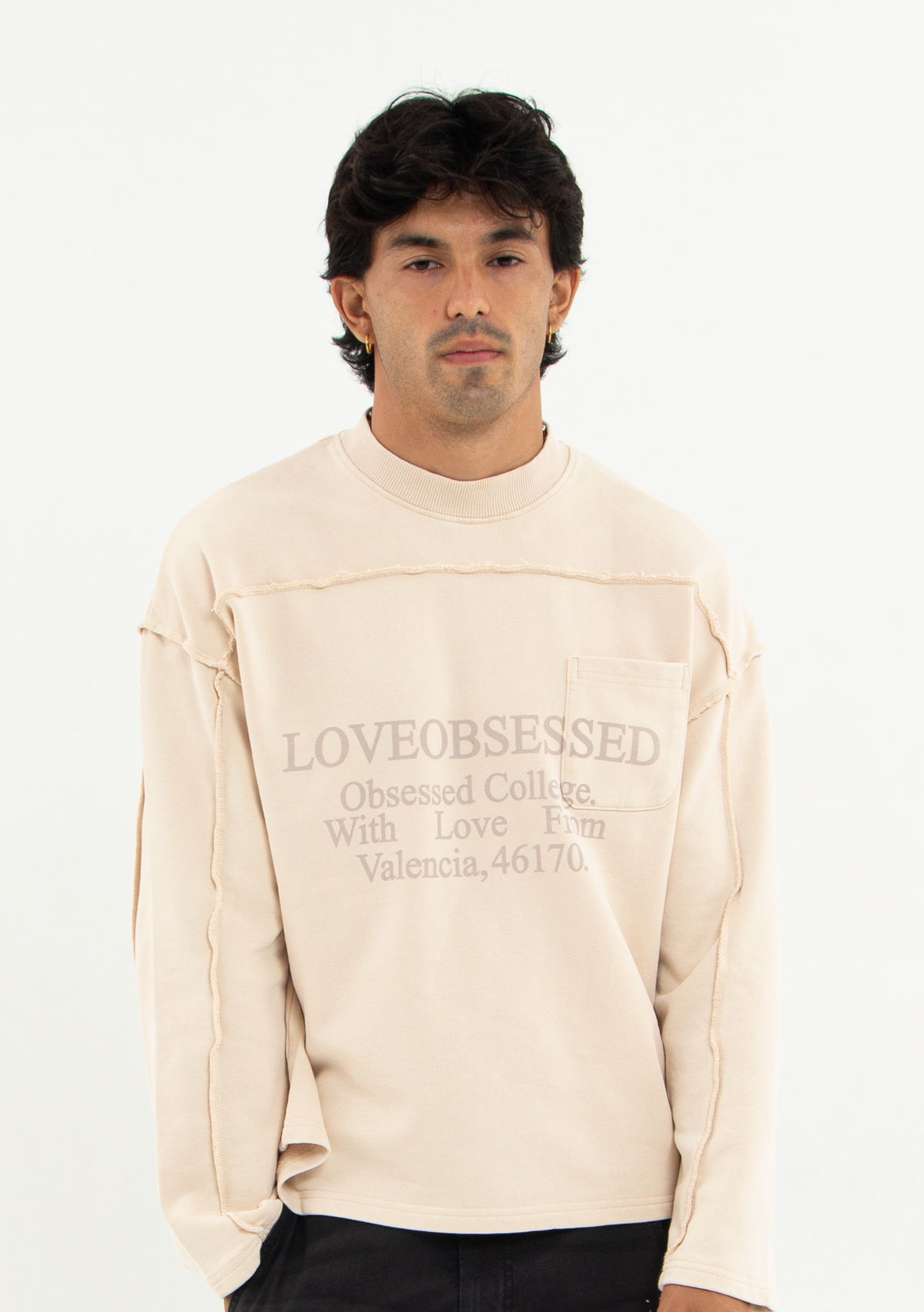 DISTRESSED CREAM CREWNECK