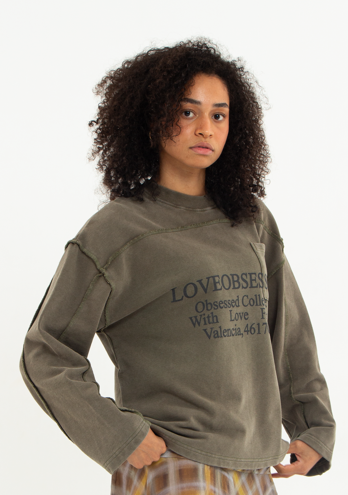 DISTRESSED VERT CREWNECK