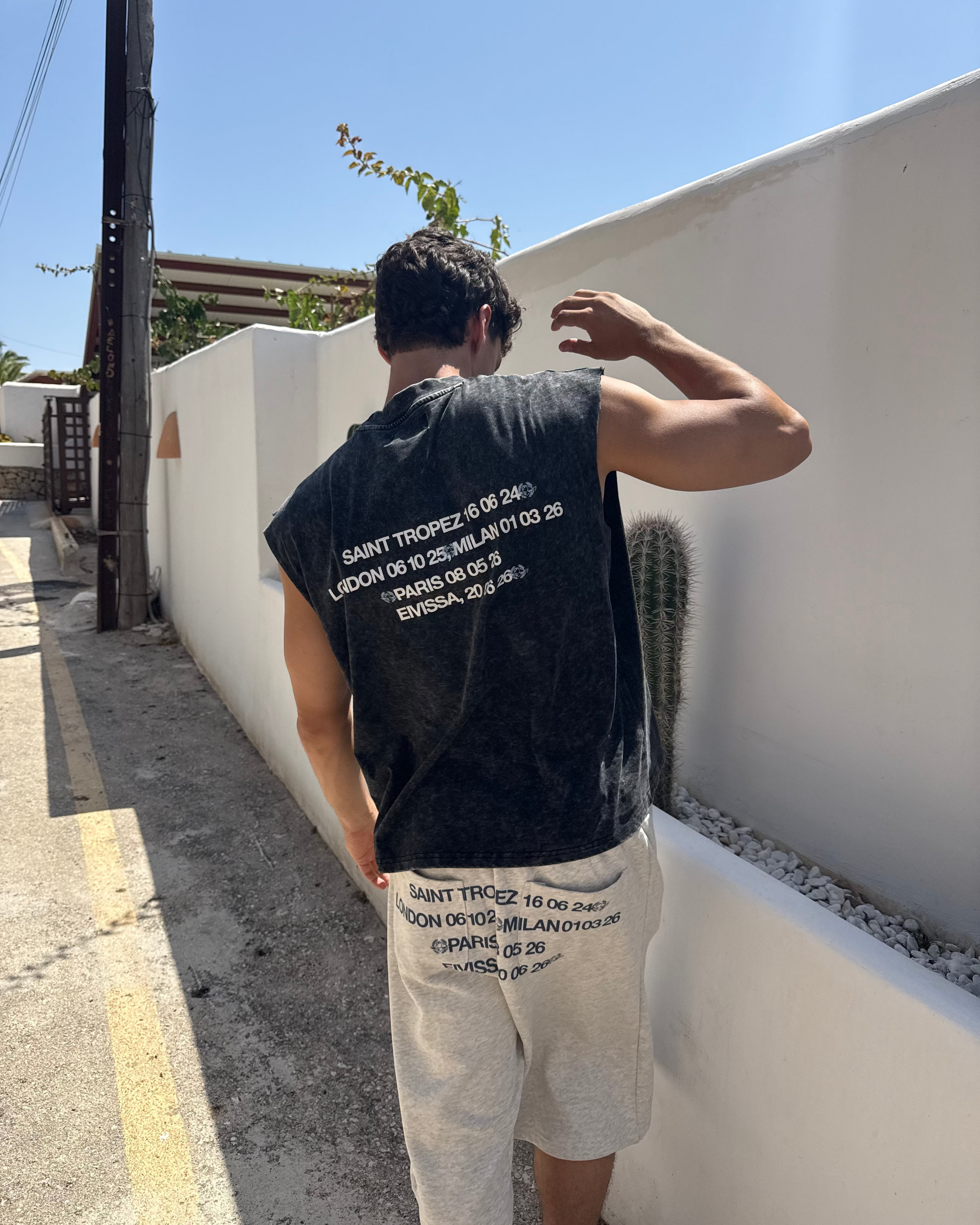 SANS MANCHES TEE