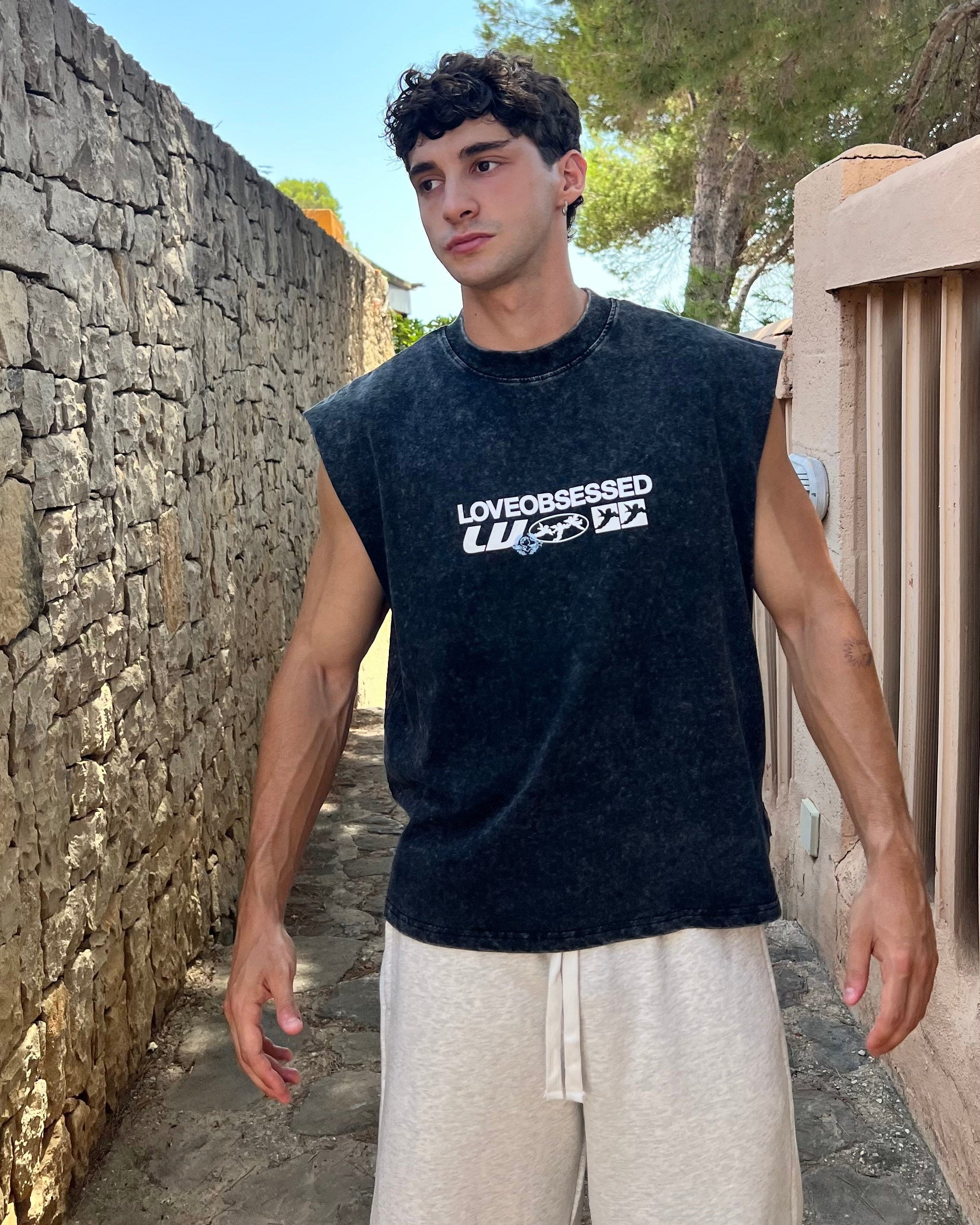 SANS MANCHES TEE