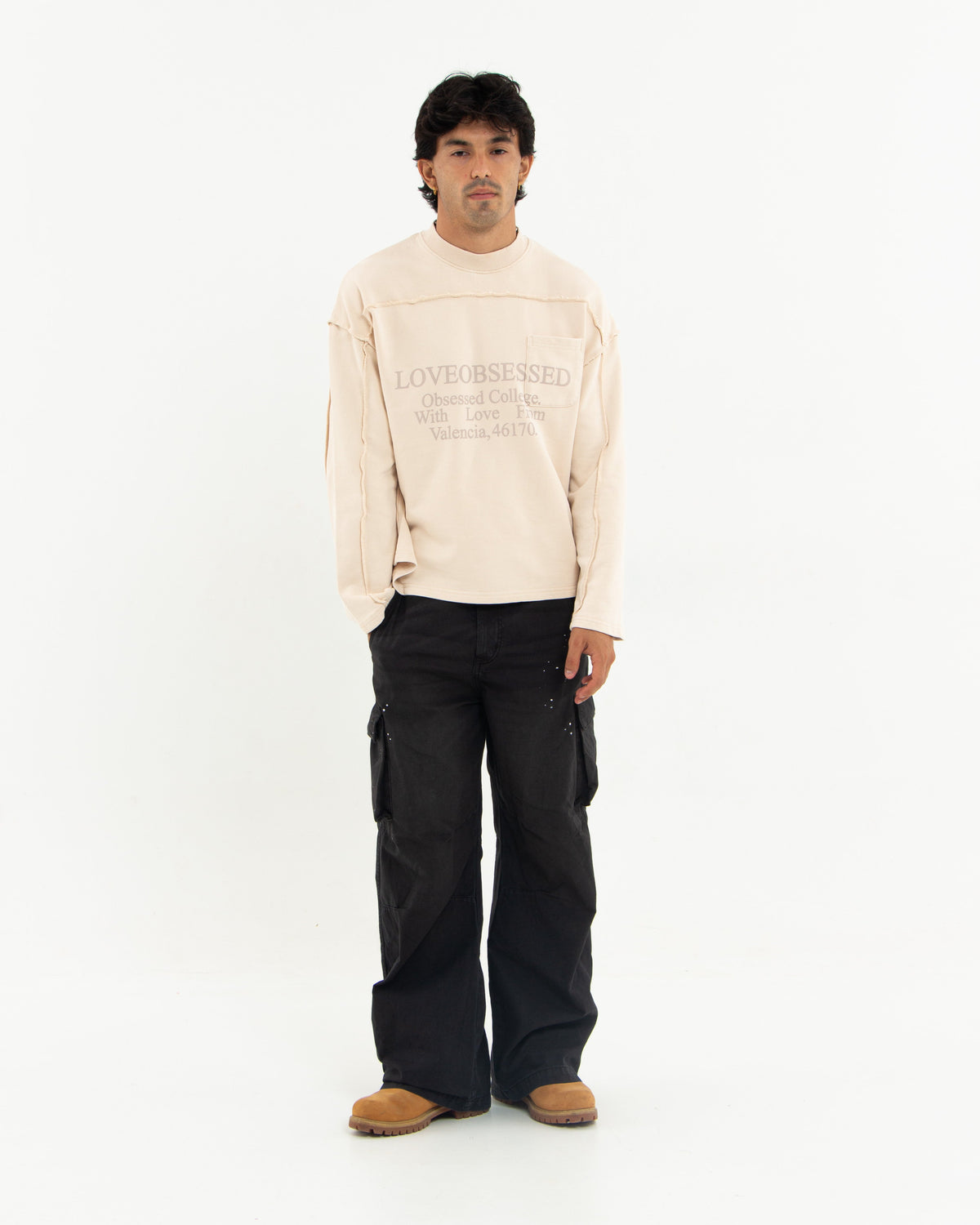 DISTRESSED CREAM CREWNECK